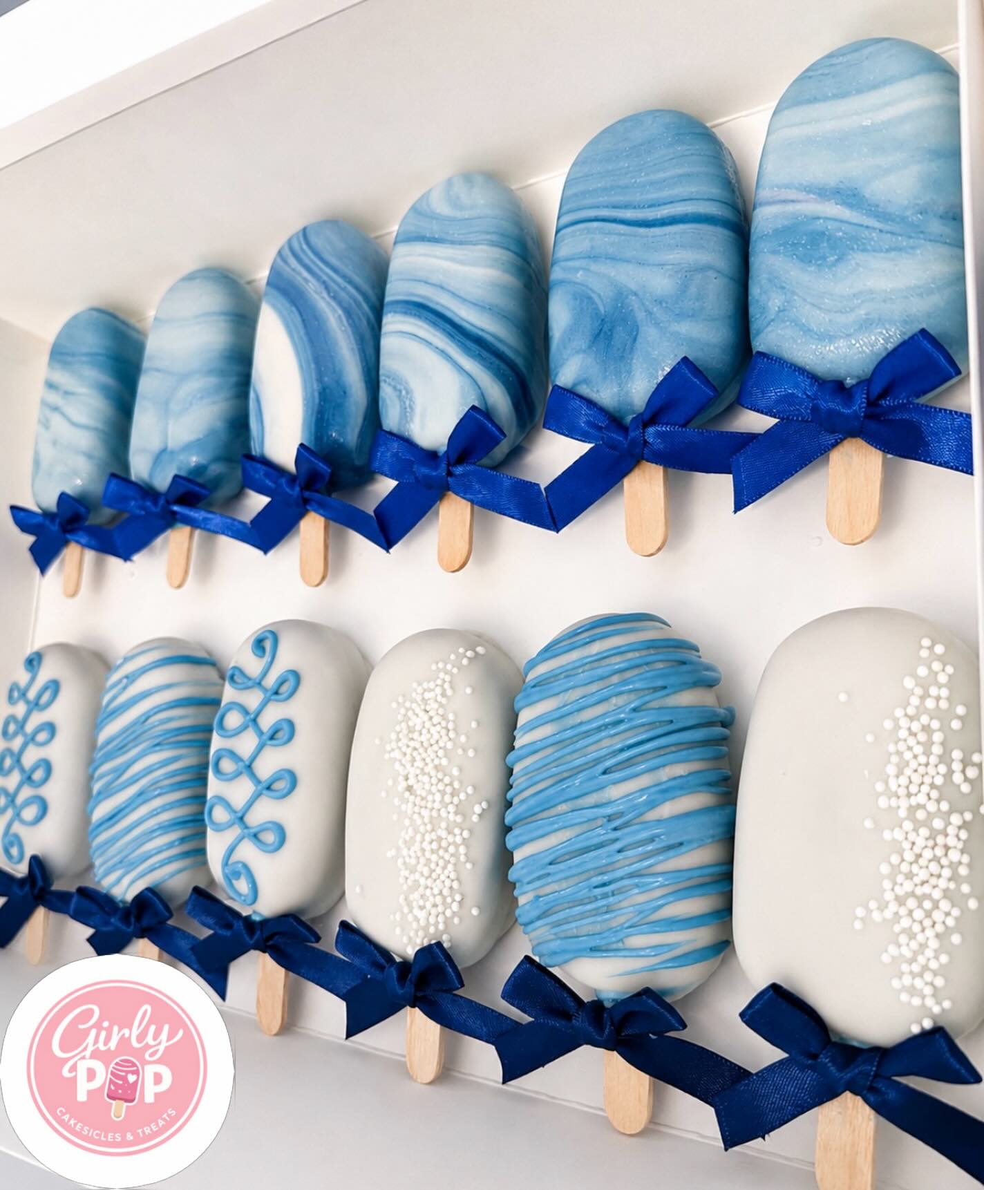 Graduation cake pops